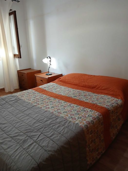Aluga-se quarto a senhora