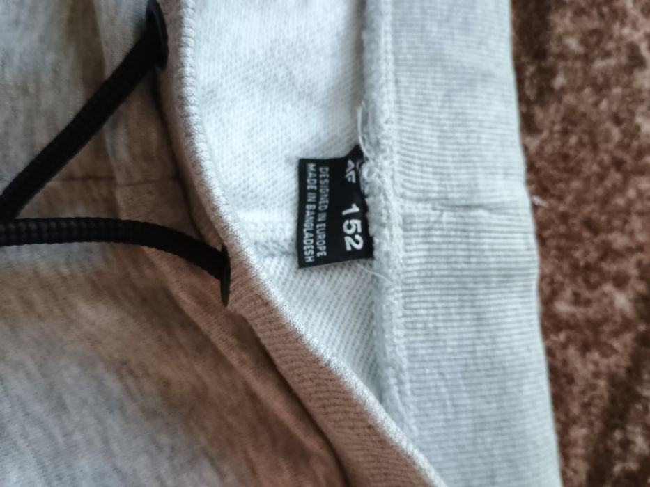 Spodenki młodzieżowe 4F 152