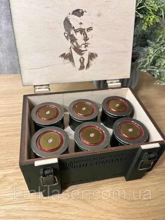 Лазерна різка та гравіювання. Медальниці, топпери, коробочки, QR коди.