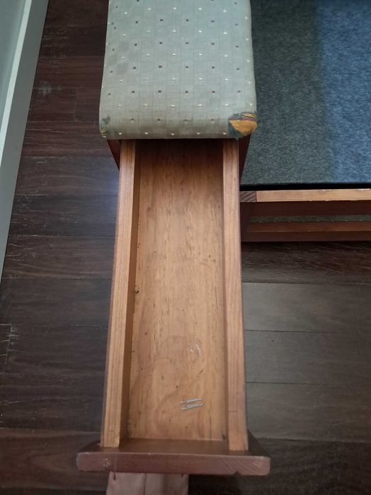 Sofá cama com braços extensíveis