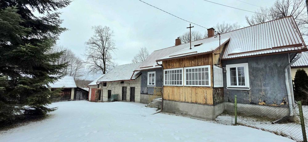 Dom na wsi z werandą i dużą działką,2 budynki gospodarcze i stodoła