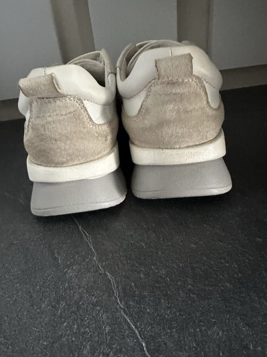 Шкіряні кросівки