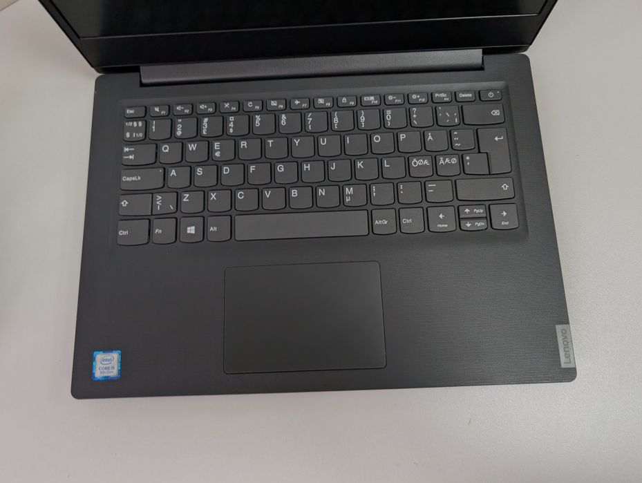 Ноутбук Lenovo V14-IWL/i5-8265U/8GB/256M2/FHD/IPS/14/тоненький