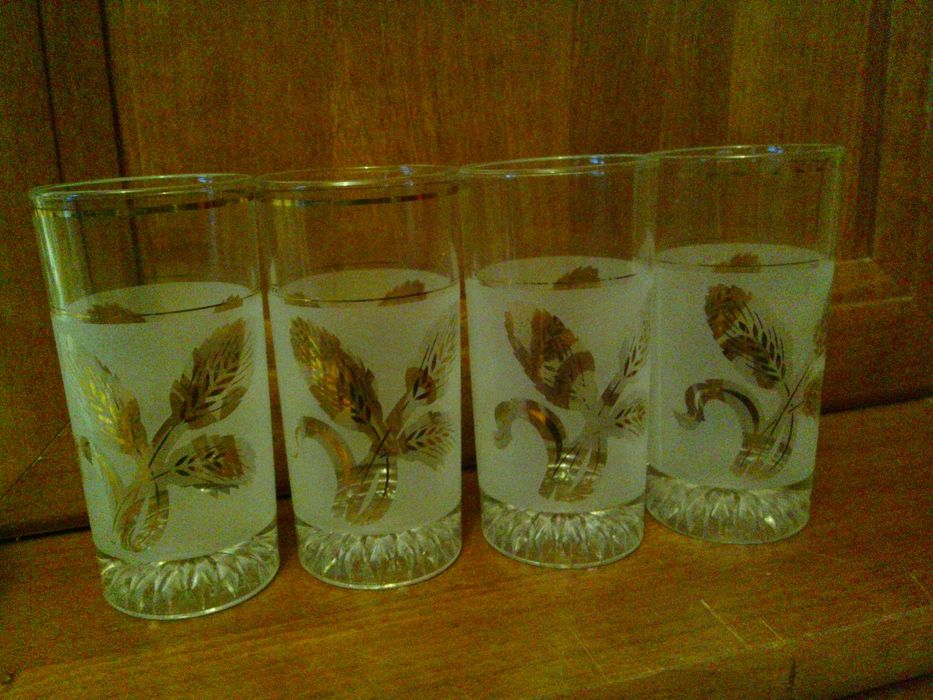 6 szklanek i dzbanek