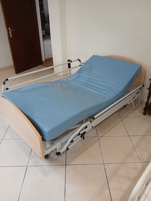 Cama articulada geriátrica Elétrica e Manual