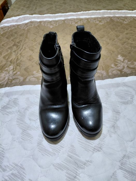 Botas pretas tamanho 35