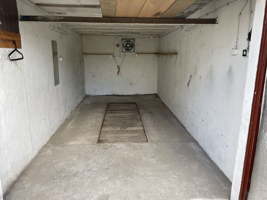 Sprzedam  garaż w zabudowie szeregowej z kanałem