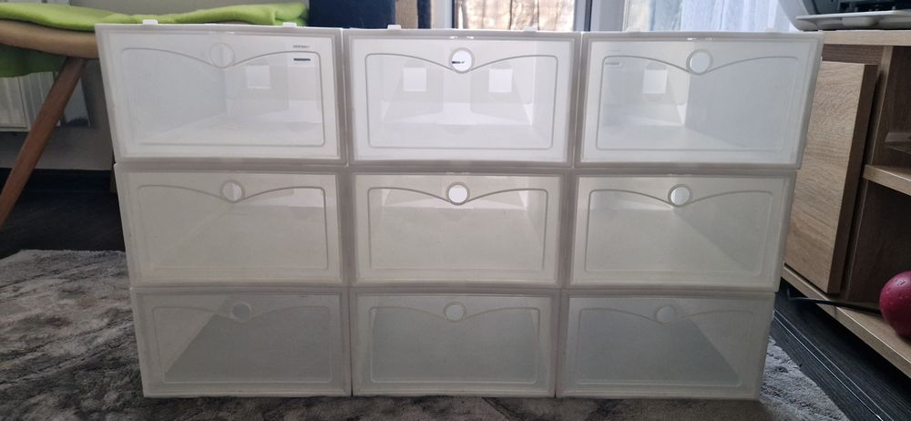 Plastikowa komoda na buty