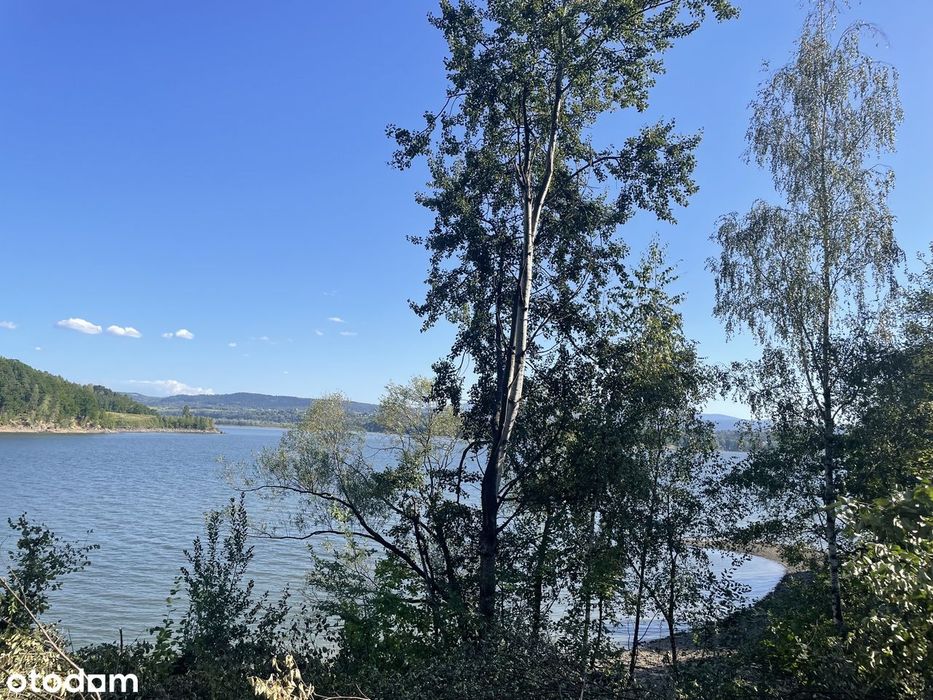 Na sprzedaż działka budowlana nad jeziorem w Tresnej z dostępem do w