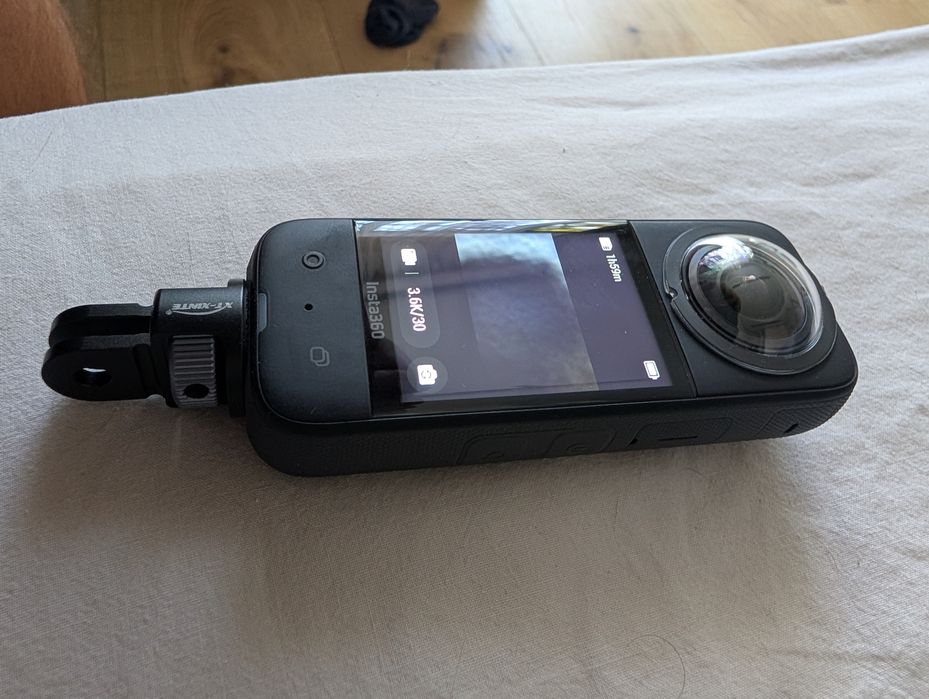 Екшин камера Insta 360 x3