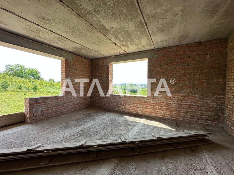 Прода окремостоячого будинку у с. Малехів на пагорбі