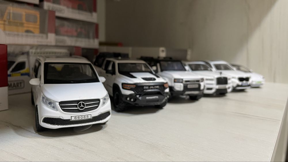 Нова машинка Dodge Ram 1500 іграшка металева модель авто в колекцію