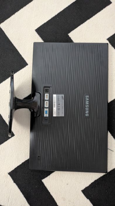 Monitor Samsung 60cm64862654457218121
