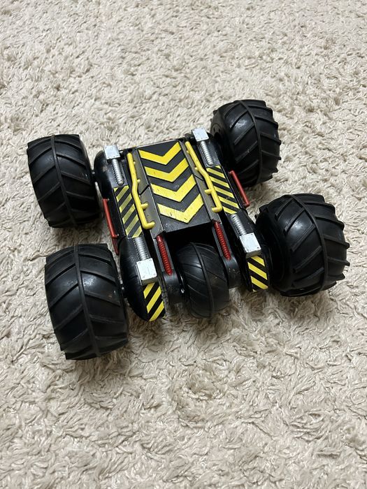 Машинка для бездоріжжя на радіоуправлінні