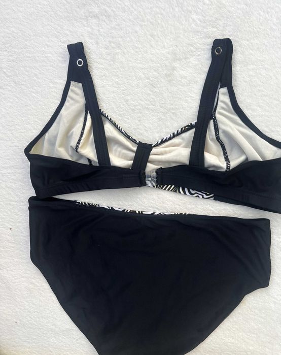 Czarny modelujący strój kąpielowy bikini FEMALE cętki zebra gorset – rozm.46
