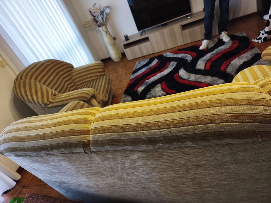 3 sofás em bom estado e com sofá cama.