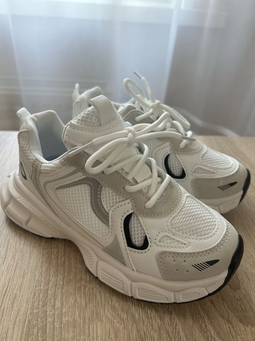 Кросівки нові кроссовки