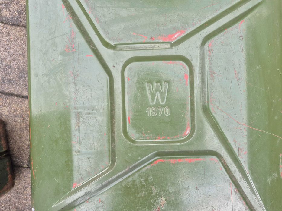 Kanister 20 L metalowy PRL. Dwie sztuki