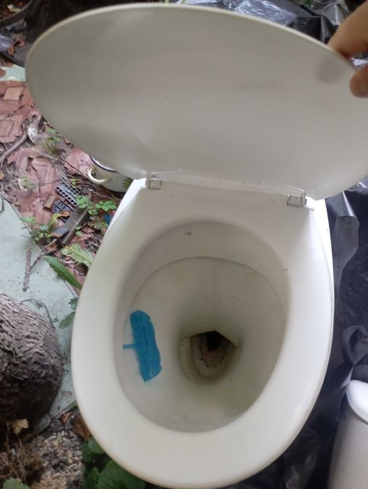 Продаю ,бу унітаз для дому ,квартиру або на дачу !