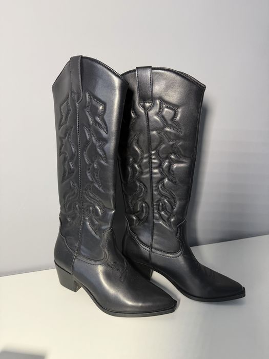 Казаки чорні/ковбойські чоботи stradivarius