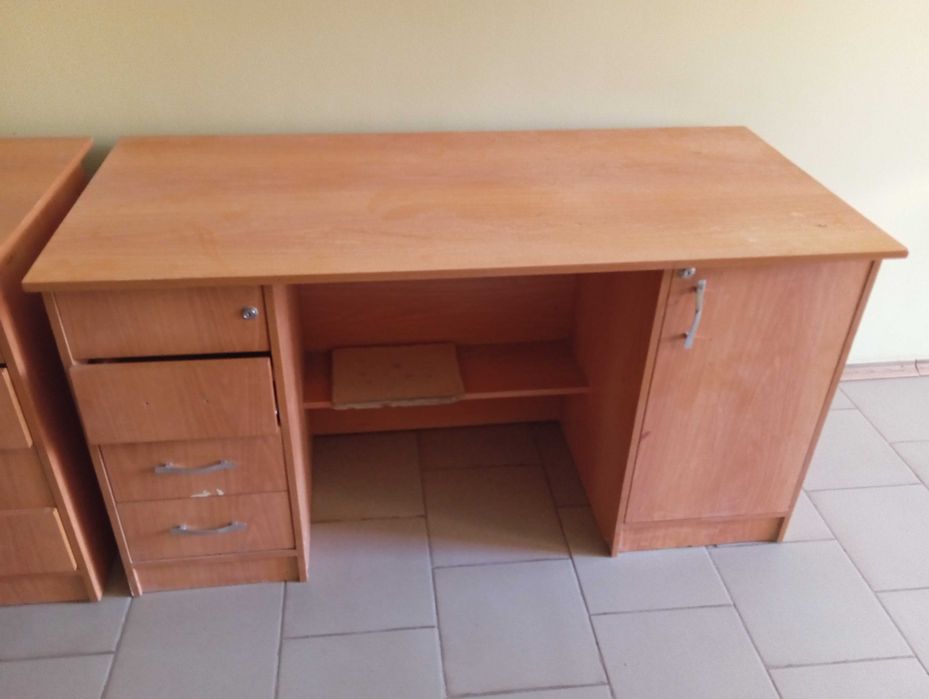 Продам письмові столи !!!