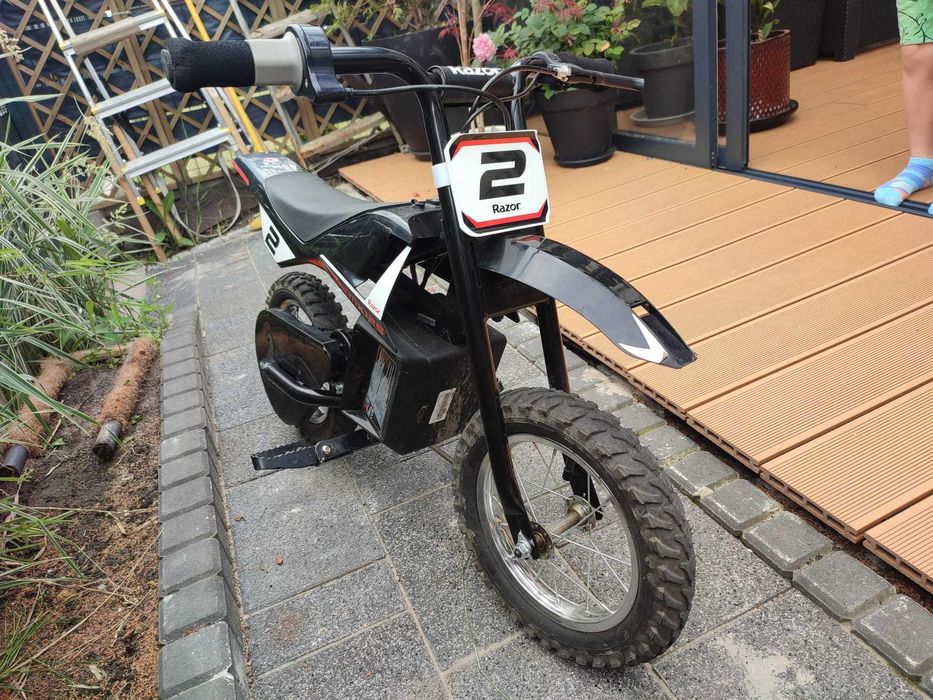 Motorek elektryczny RAZOR MX125 Dirt czarny