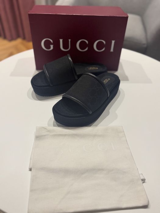 Klapki czarne Gucci