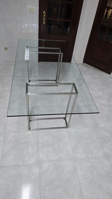 Mesa de jantar em vidro