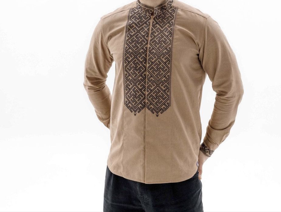 Вишиванка Svarga коричнева з чорним орнаментом 39