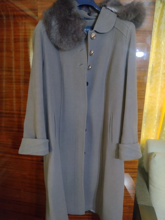 Продам пальто жіноче зимове з відстібним воротніком. Пальто у відмінно