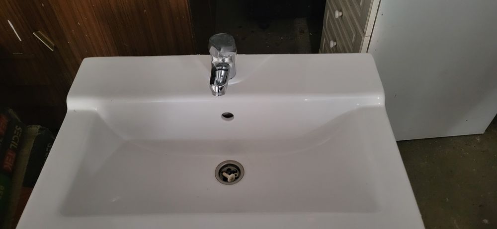 Vendo lavatório com armário