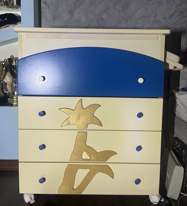 Пеленальний столик з ванночкою