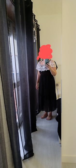 Vestido preto com renda branca forrado. Usado