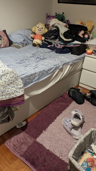 Cama com arrumação Ikea