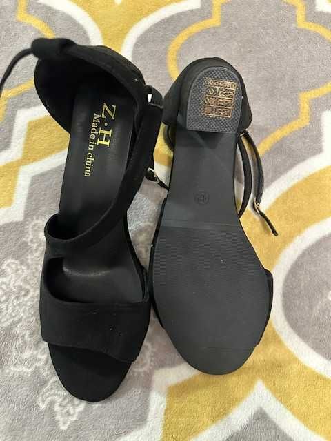 Босоніжки жіночі