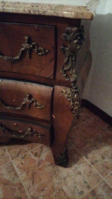 Cómoda grande antiga