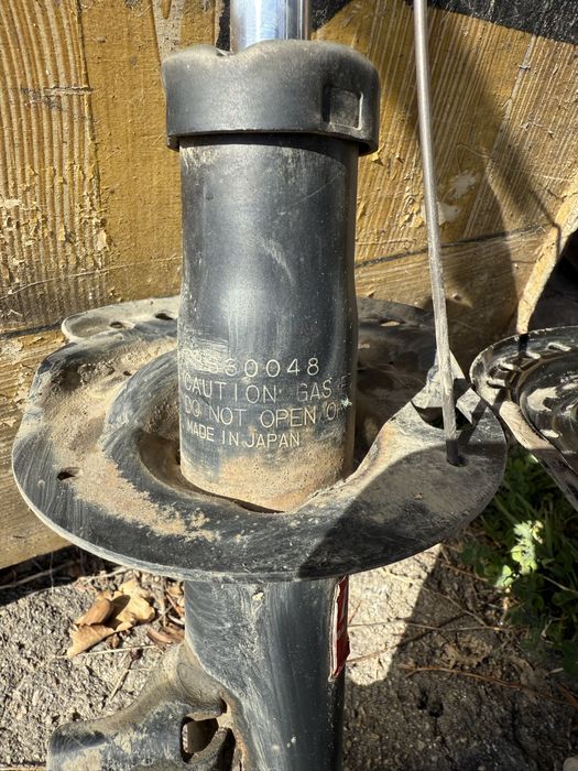 Передні амортизатори Хюндай Елантра МД