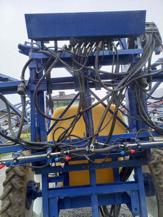 Opryskiwacz Caruelle 2500l