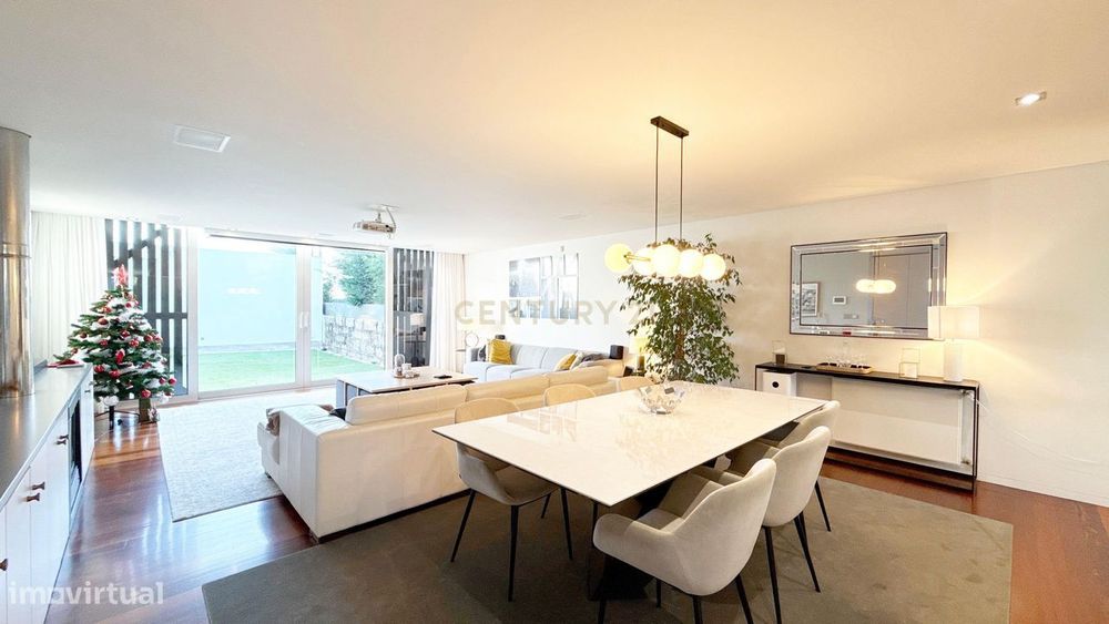 Moradia Térrea de Luxo com Piscina Aquecida e Jacuzzi a 2 km da Praia