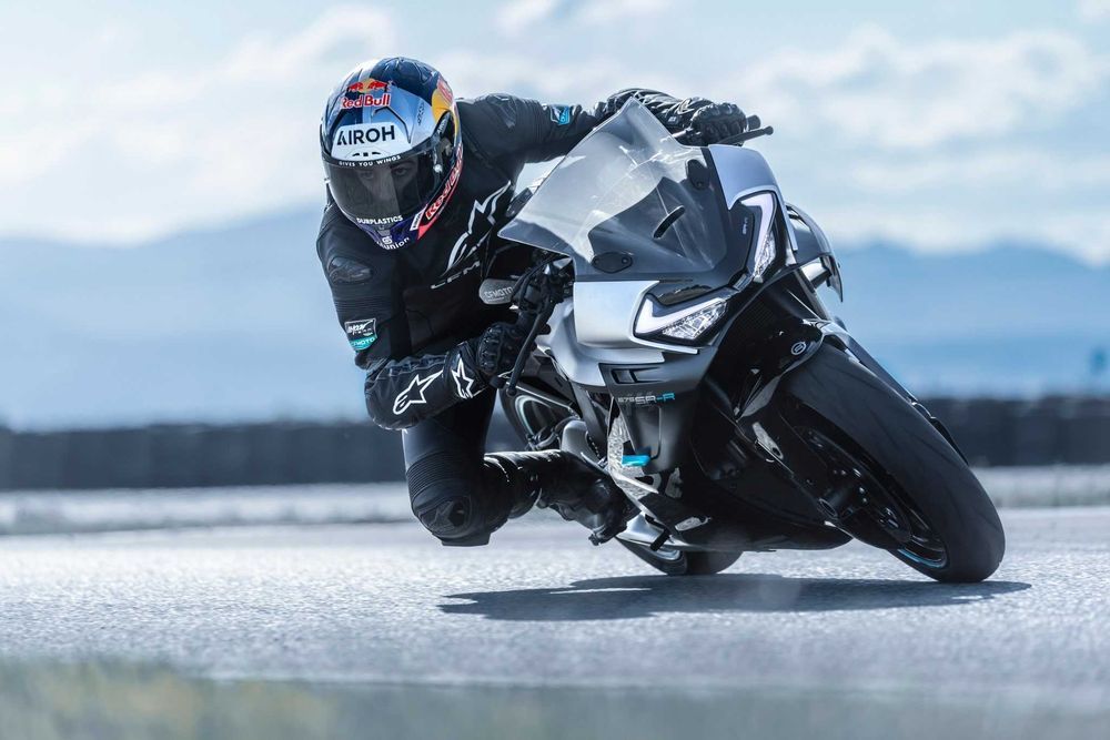 Мотоцикл CFMOTO 675SR-R