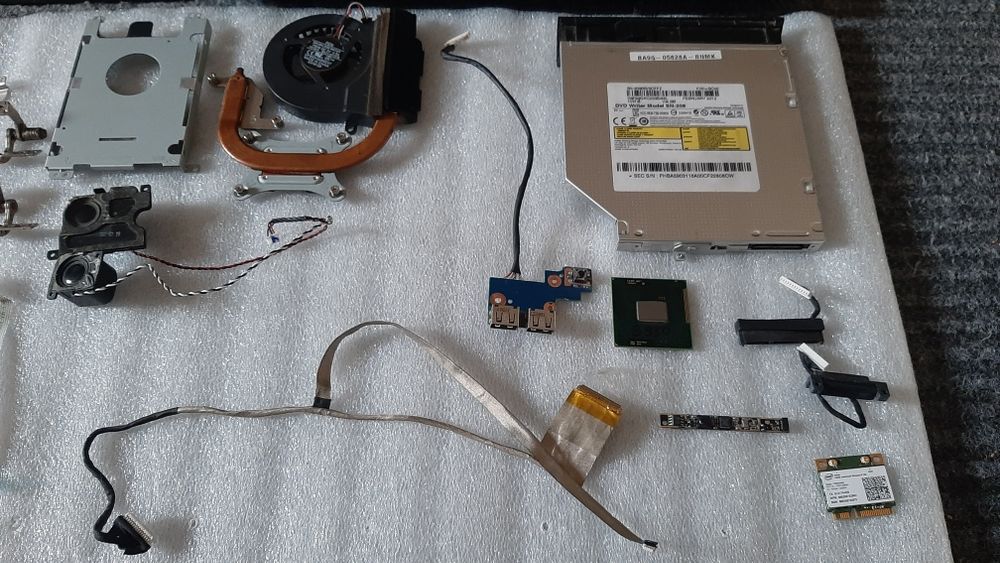 Samsung NP300E5A proc i3,dysk 1TB,4gb ram,dvd itd/opcj NP350e5c 355e5c