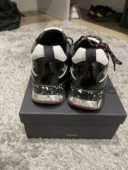 Продам кроссовки Lui jo