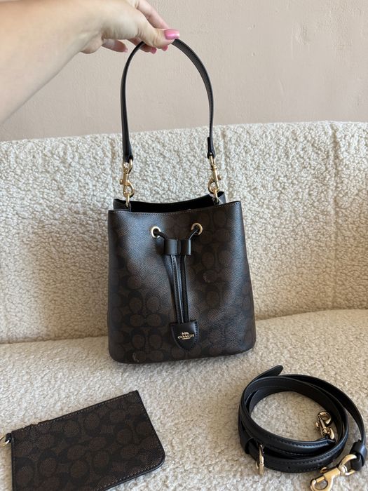 Сумка Coach Rowan Bucket Bag In Signature Canvas бежева