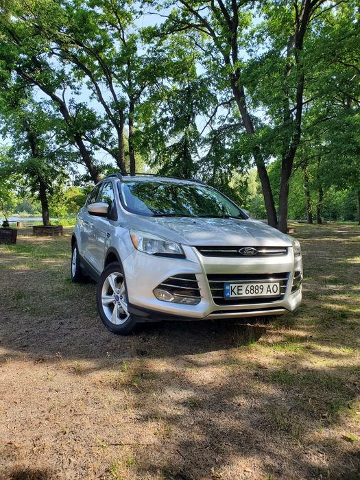 Продам хороший Ford escape 2013