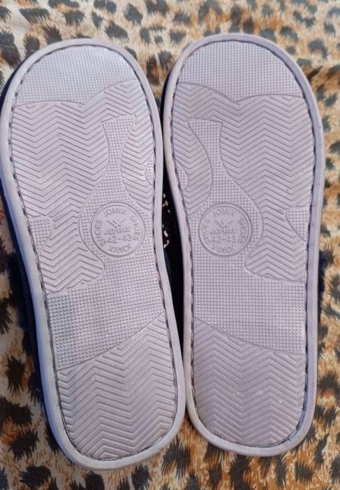 Тапки чоловічі, жіночі