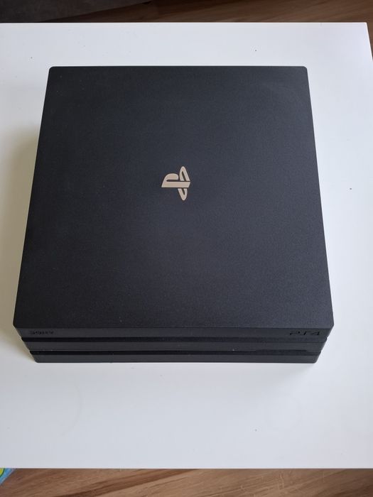 PlayStation 4 PRO 1TB SSD+Słuchawki BT PS+2x DualShock+ładowarka+4gry