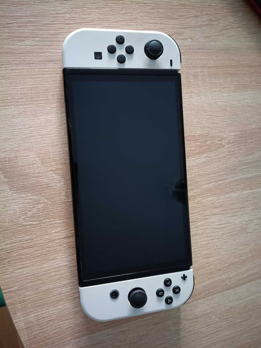 Nintendo Switch OLED + Akcesoria