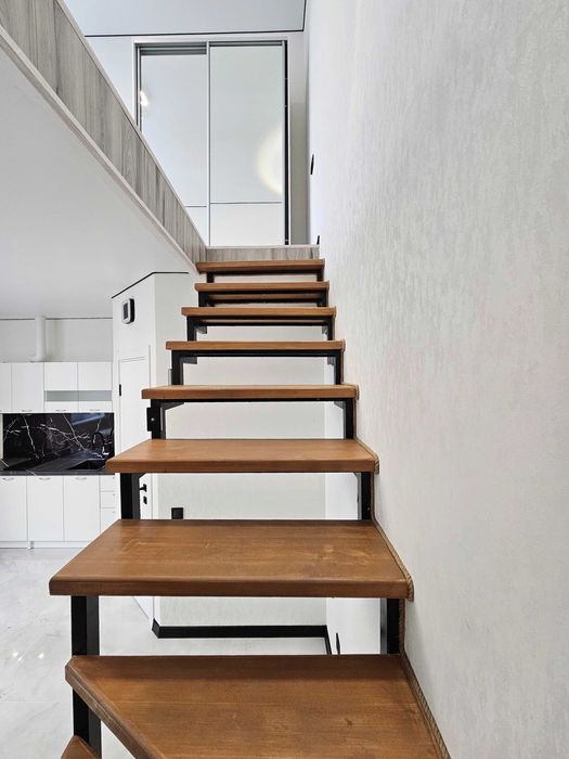 Оренда двоповерхового Townhouse 35m2 з новим ремонтом