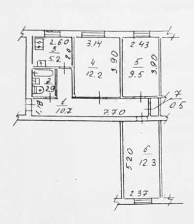 Офіс (3 кабінети). Перший поверх. Світло. Метро Звіринецька 2 хвилини.