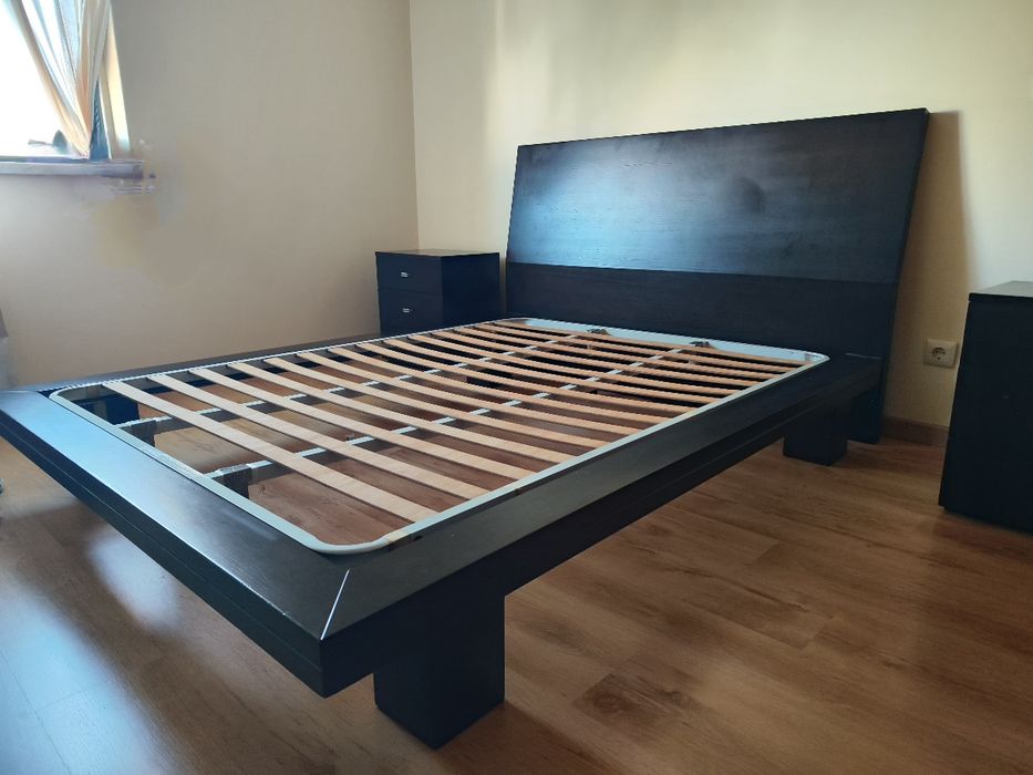 Cama casal - Mobília de quarto  Paços de Ferreira cama, 2 mesinhas, 1 cómoda, 1 camiseiro e 1 espelho